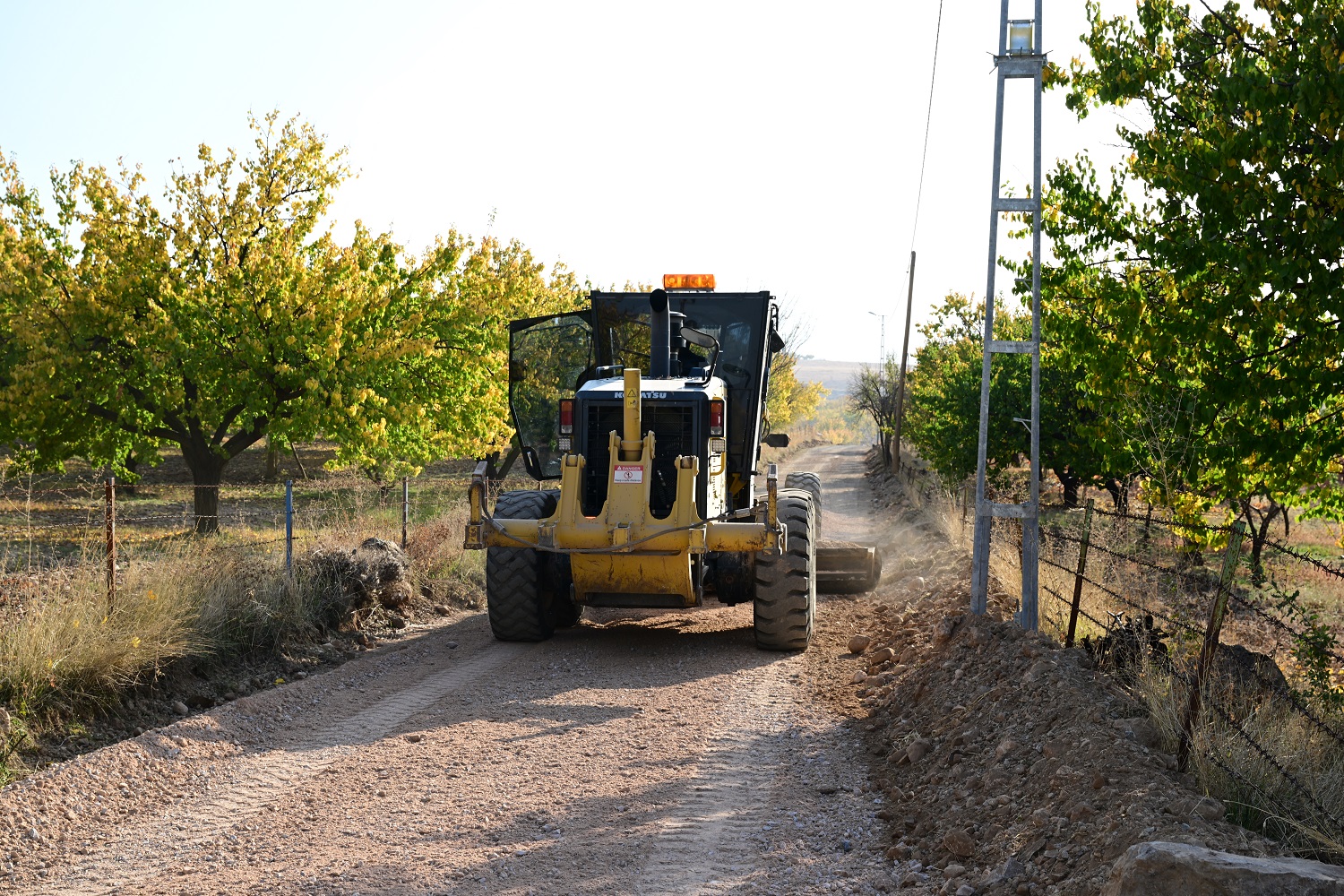 Cumhuriyet Örnekköy'ün Yolları Yenileniyor