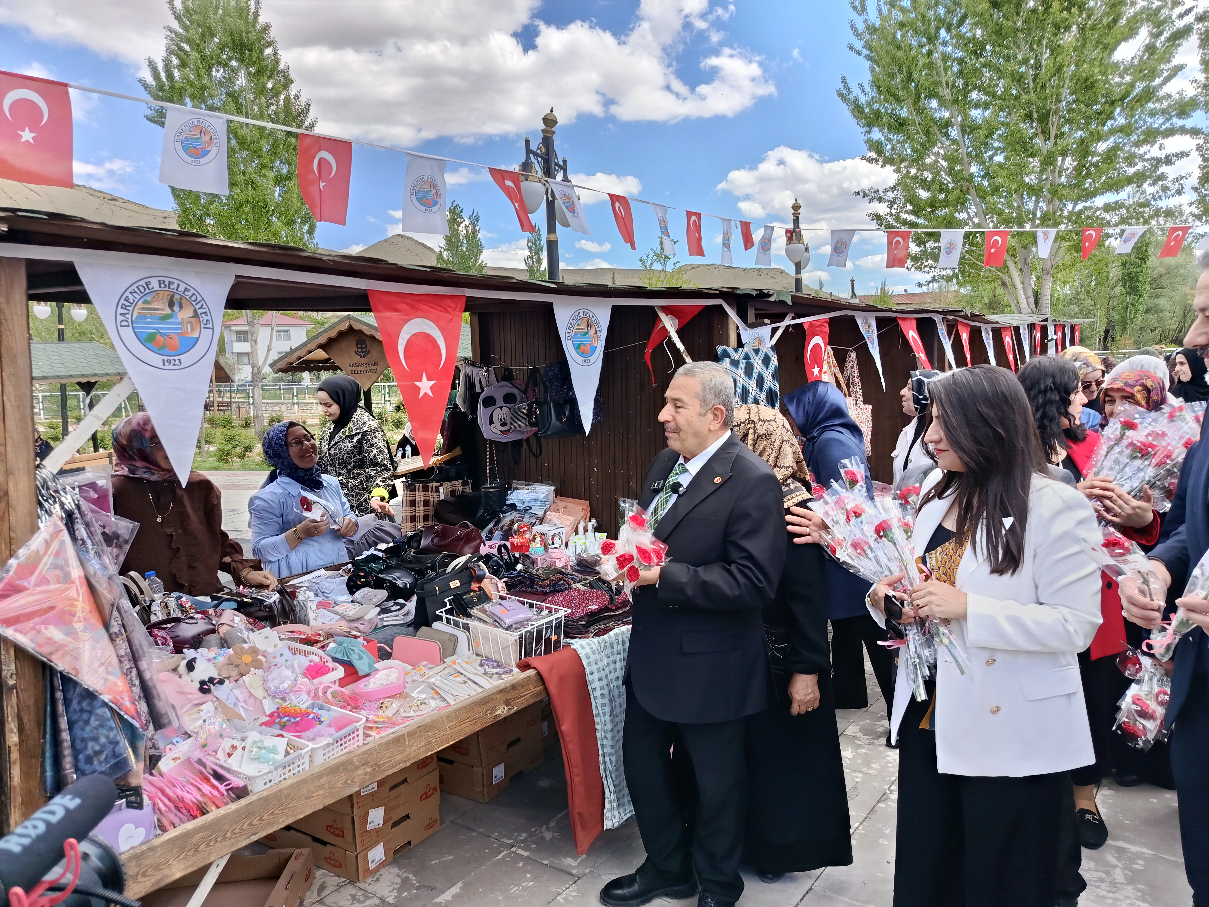 Darende'de Anneler Günü Şenliğine Yoğun İlgi