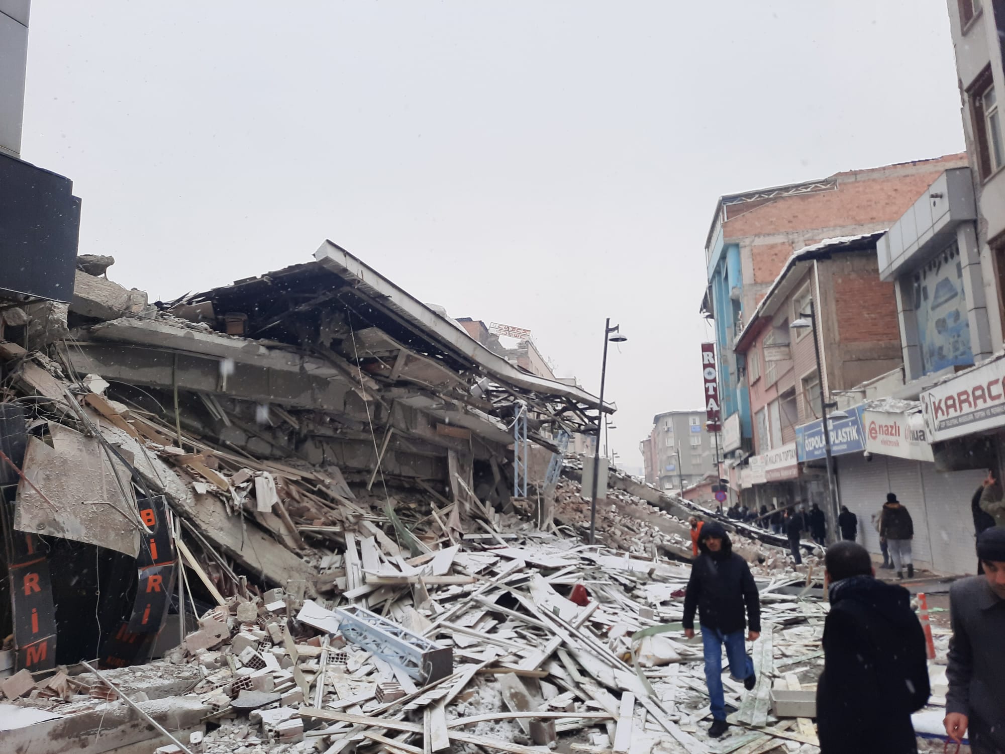 Deprem Felaketinde Ölü Sayısı Artmaya Devam Ediyor