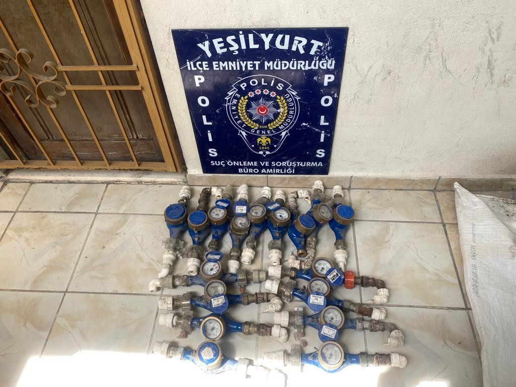 Depremzedelerin Evlerini Soyan Zanlılar Yakalandı