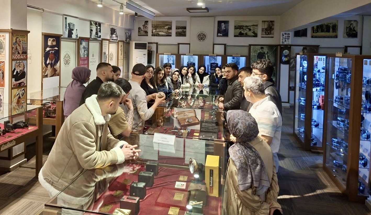 Dijital Fotoğrafçılık Kursunda Tarihi Makinelerle Zaman Yolculuğu
