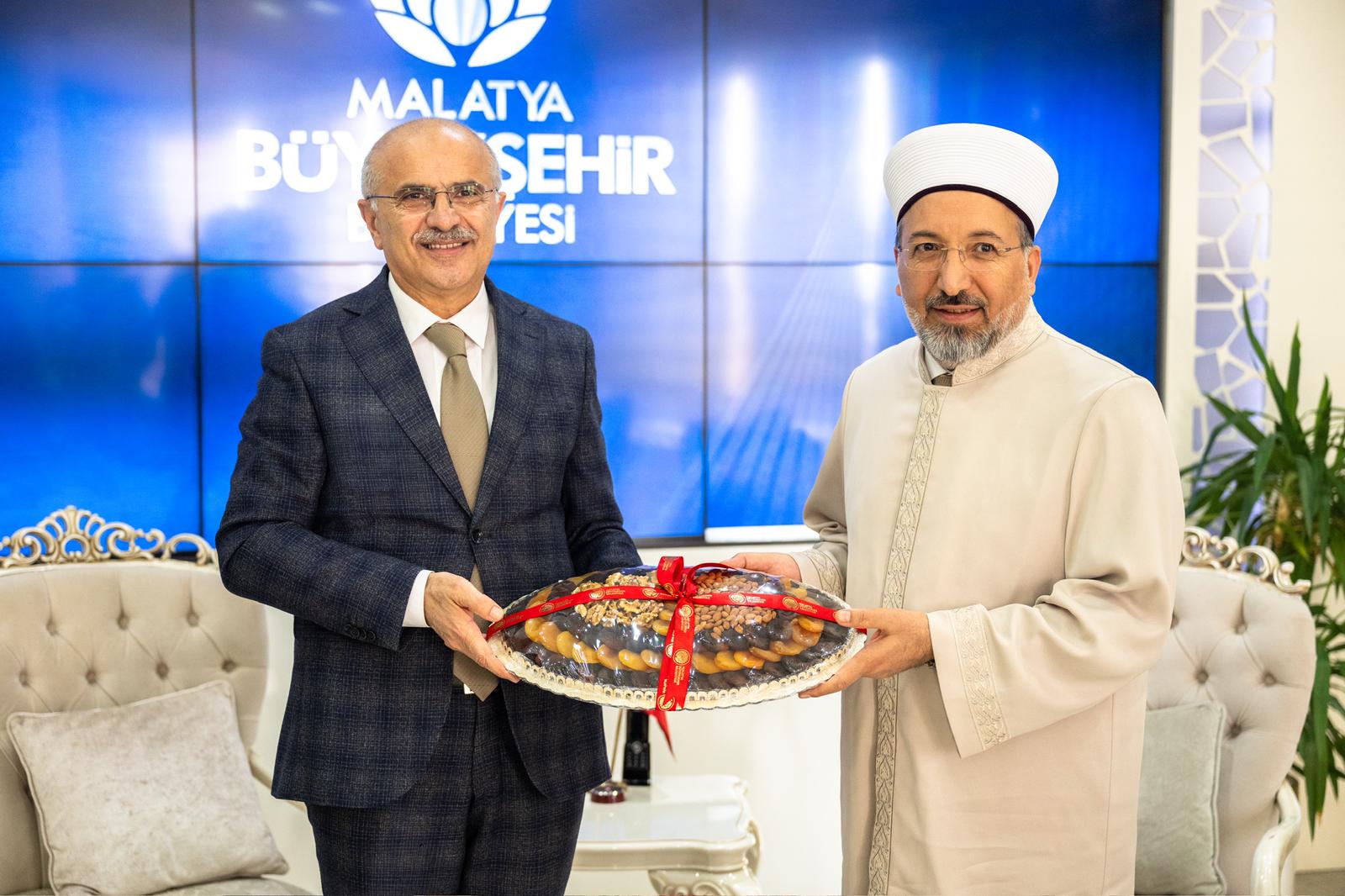 DİYANET İŞLERİ BAŞKANI ARPAGUŞ’TAN BÜYÜKŞEHİR BELEDİYESİ’NE ZİYARET