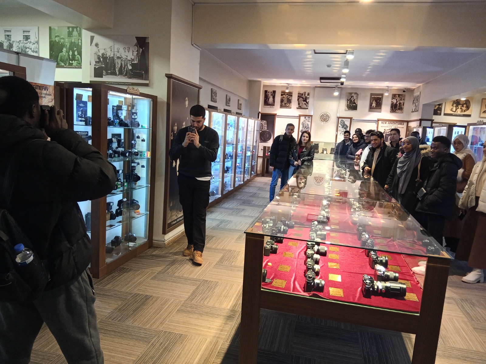 DÜNYANIN DÖRT BİR YANINDAN GELEN ÖĞRENCİLER SANAT MERKEZİ’Nİ GEZDİLER