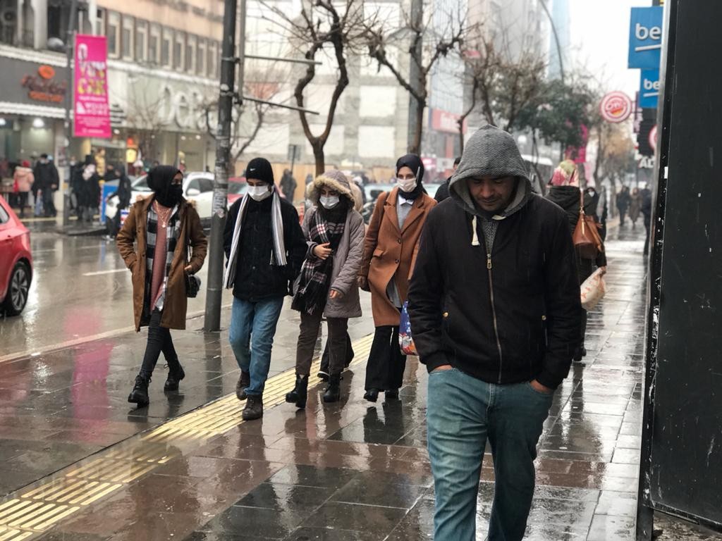 Elazığ’da aşılama gün geçtikçe yavaşlıyor