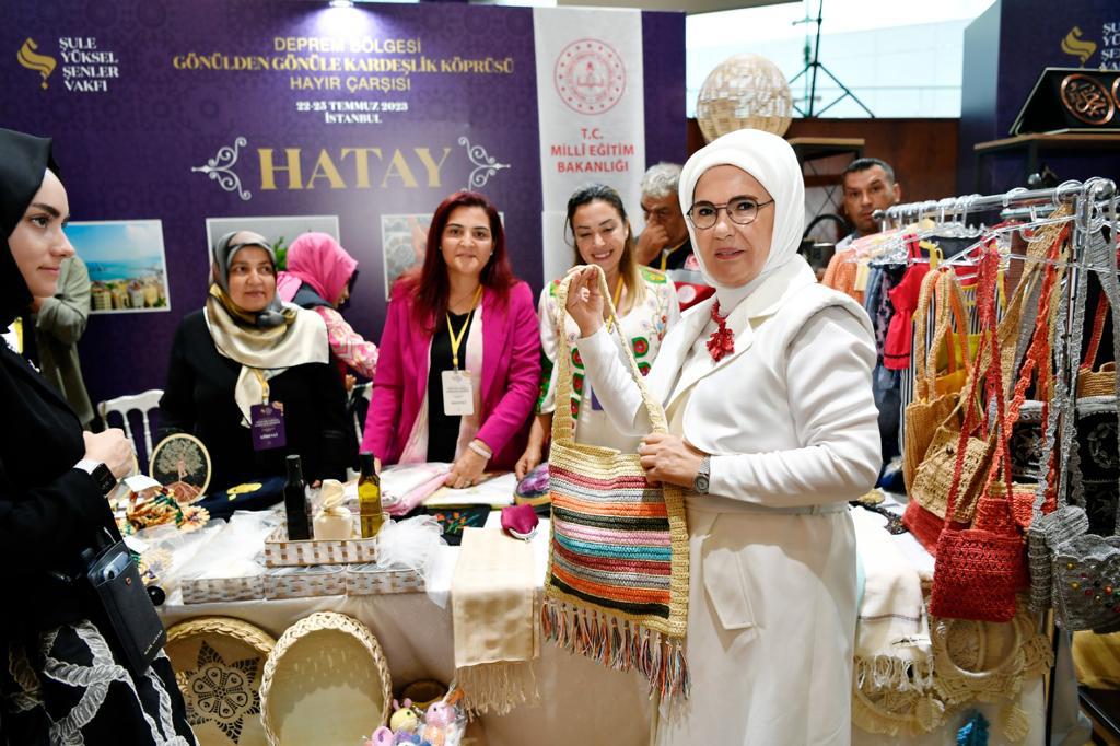 Emine Erdoğan'dan Depremzedelere Destek Alışverişi