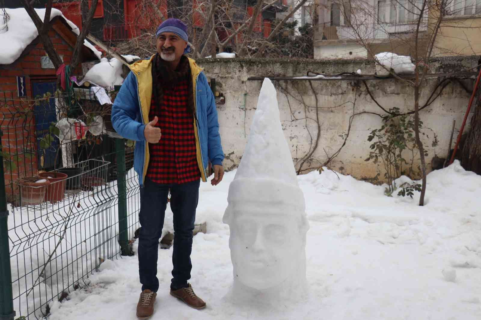 Engelli eğitmen karı sanata dönüştürdü