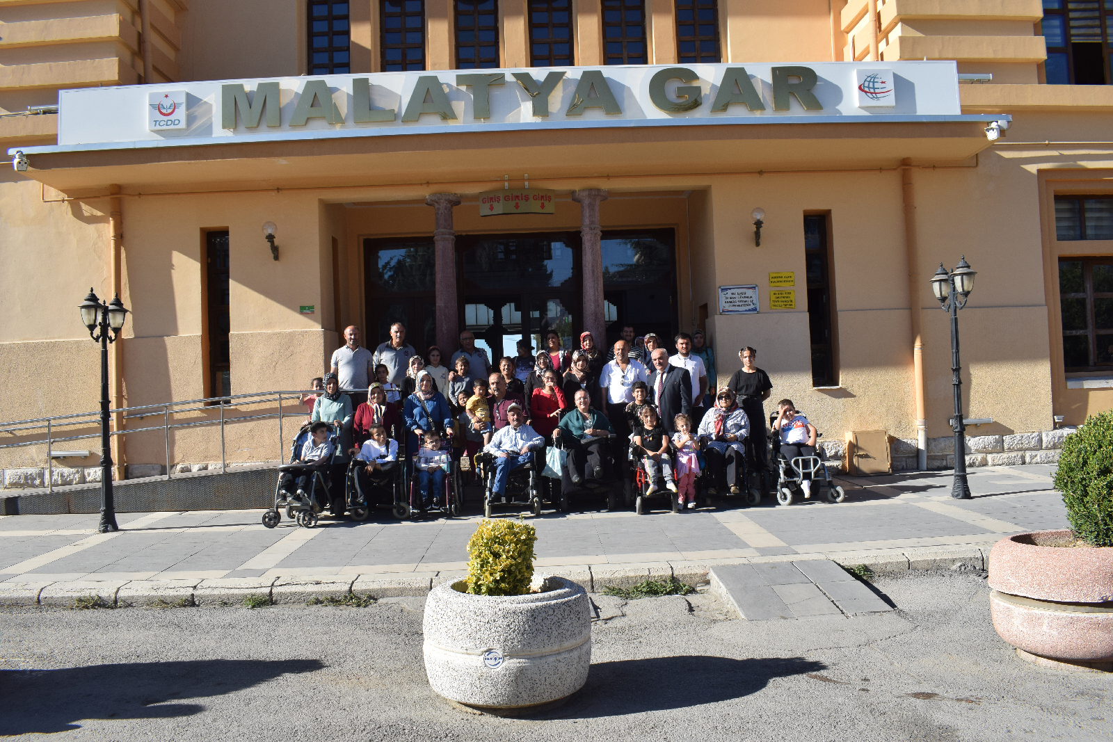 Engelliler Havalimanını ve Tren Garını Gezdi