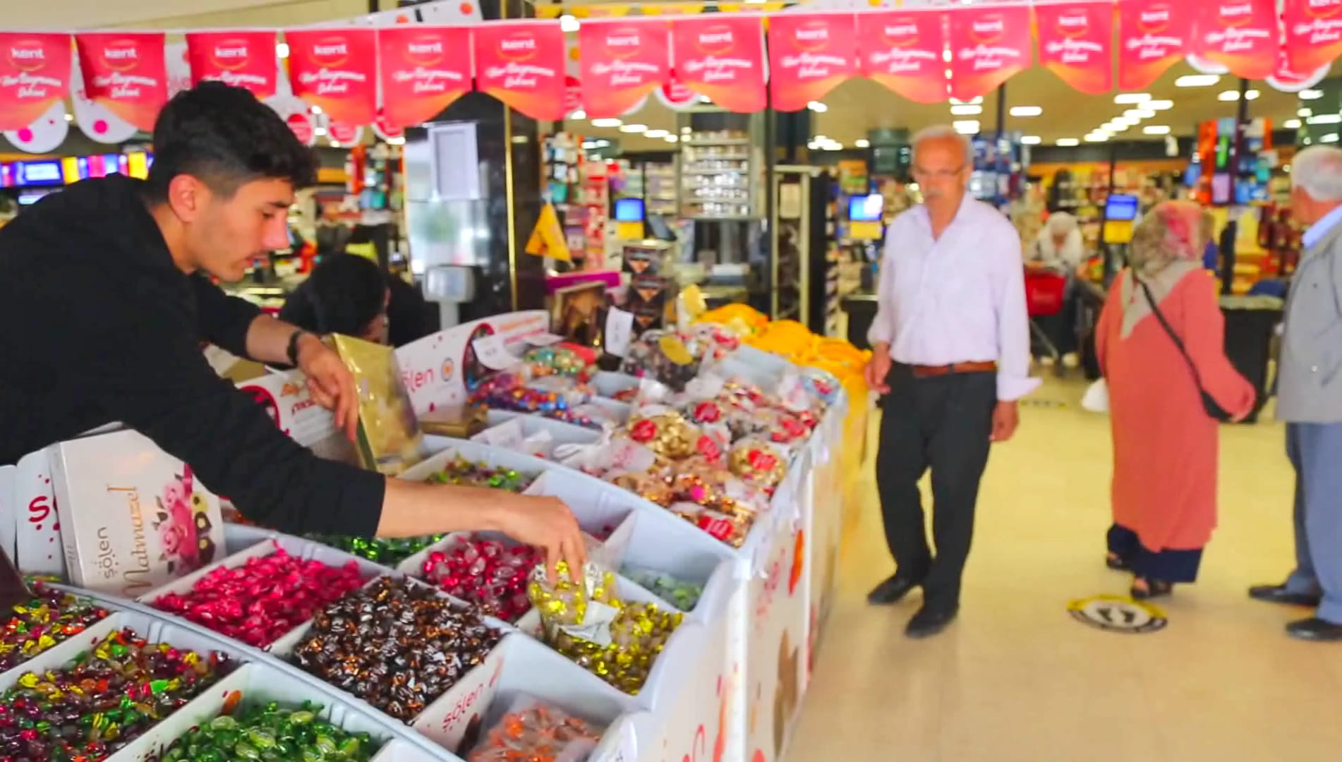 Esenlik Marketler Bayram Öncesi Vatandaşın Yüzünü Güldürüyor