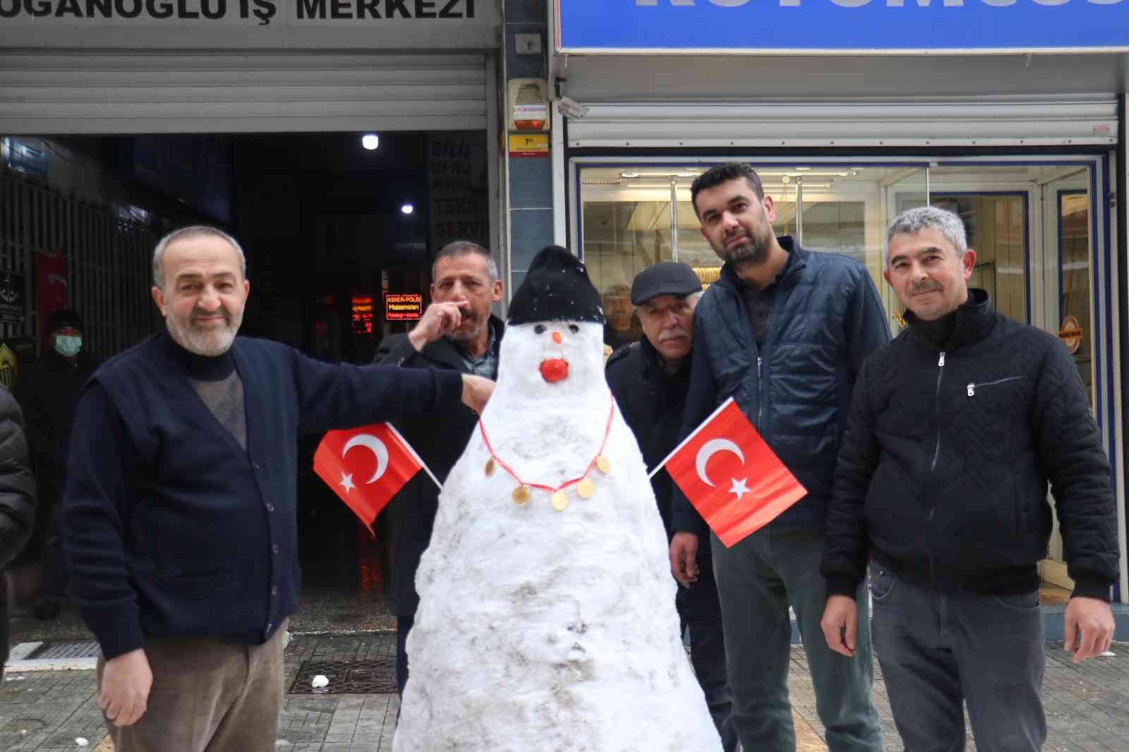 Esnaftan beşi bir yerdeli kar sevinci