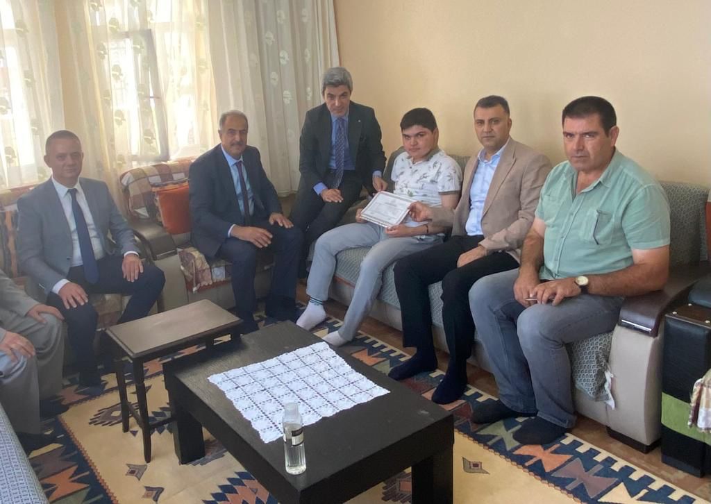 Evde Eğitim Gören Öğrenciye Diploma Sürprizi