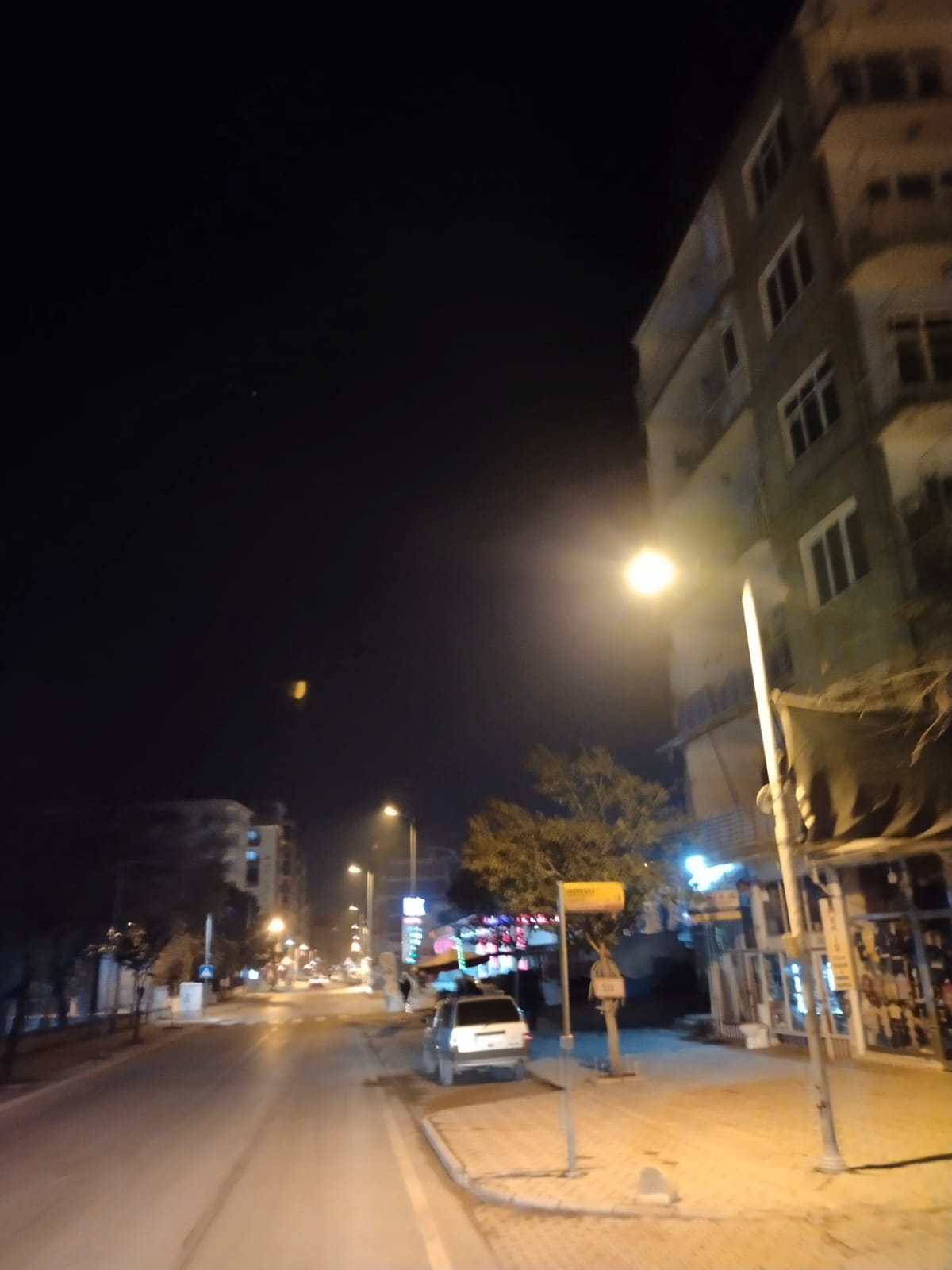 Fırat Edaş Cadde ve Sokakları Aydınlatmaya Devam Ediyor