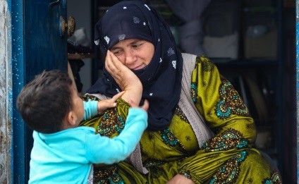 Fotoğraf ödülünü bağışladı