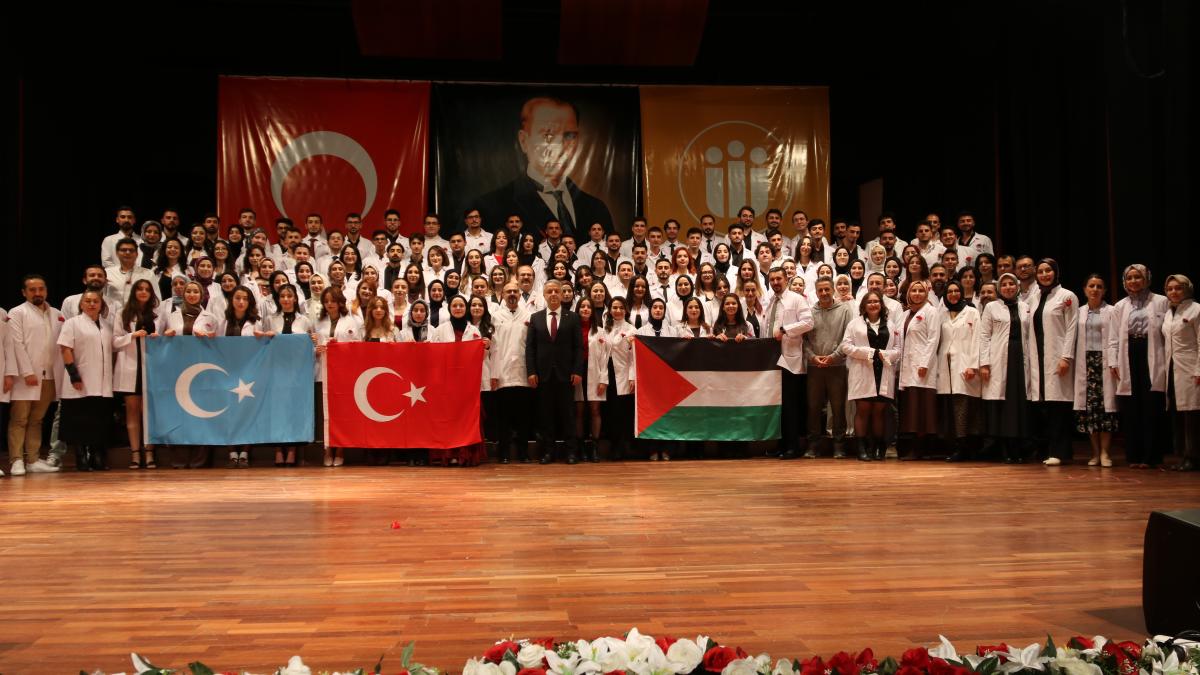 Geleceğin Diş Hekimleri Beyaz Önlük Giyme Töreninde Filistin e Anlamlı Destek