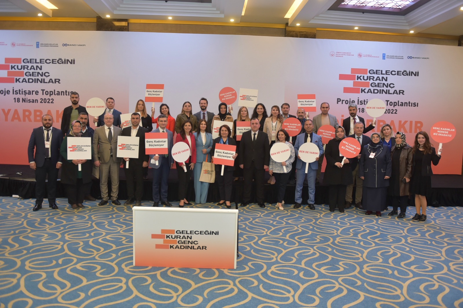 "Geleceğini Kuran Genç Kadınlar"ın İkinci Paydaşlar Toplantısı Diyarbakır’da Düzenlendi