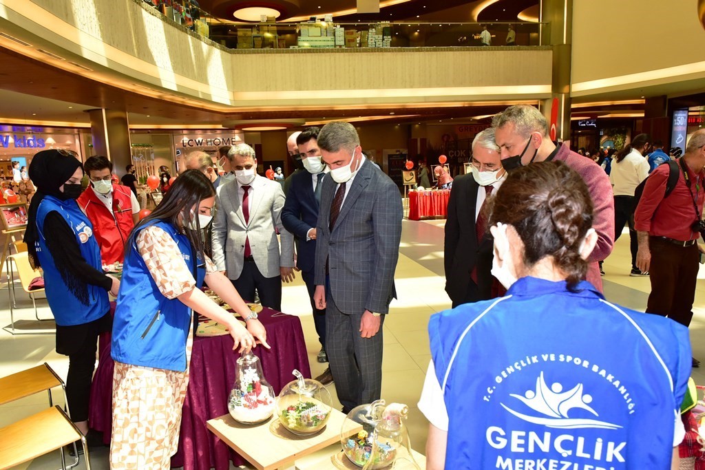 Gençler emeklerini sergiledi