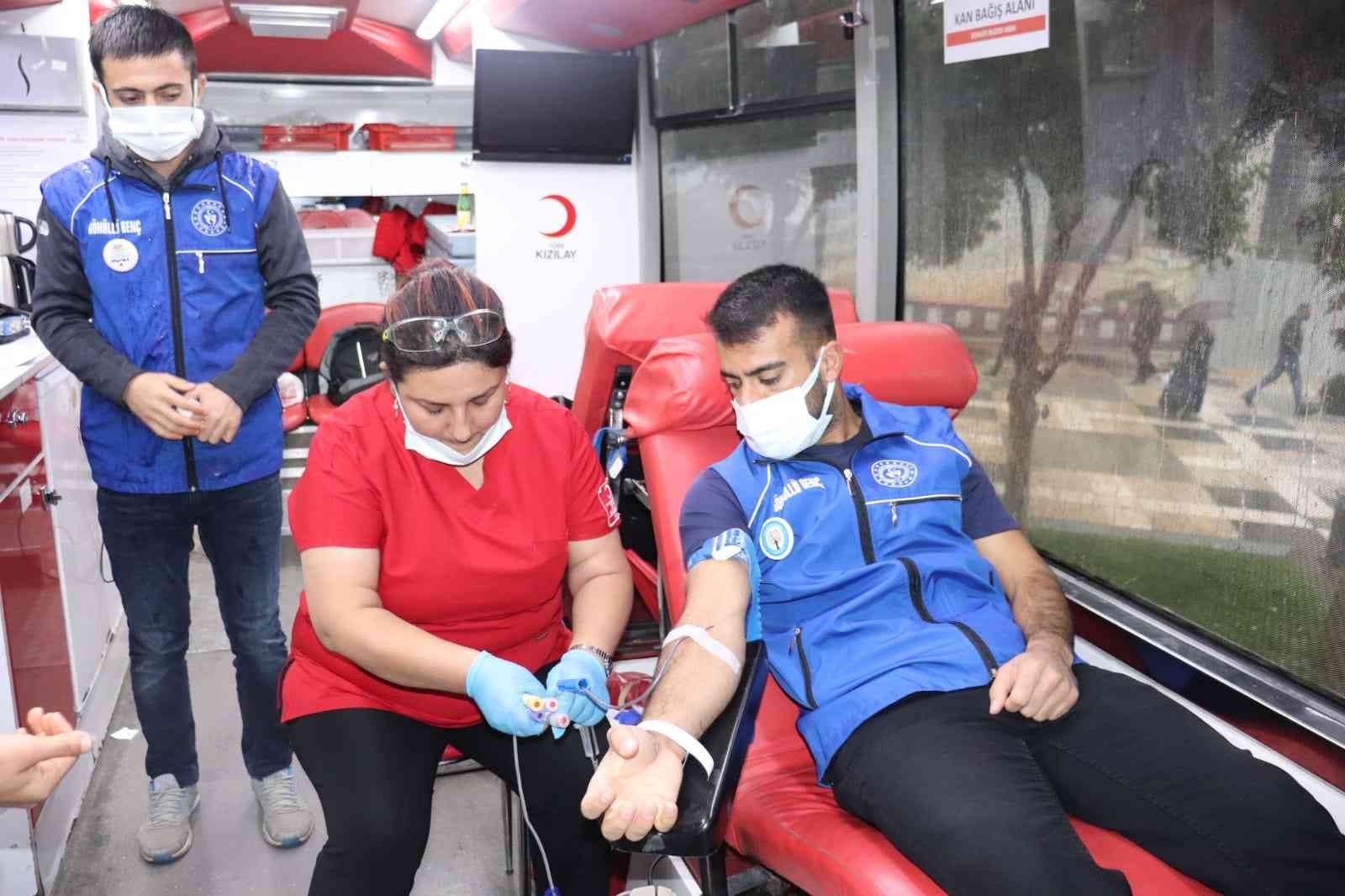 Gençlerden örnek hareket