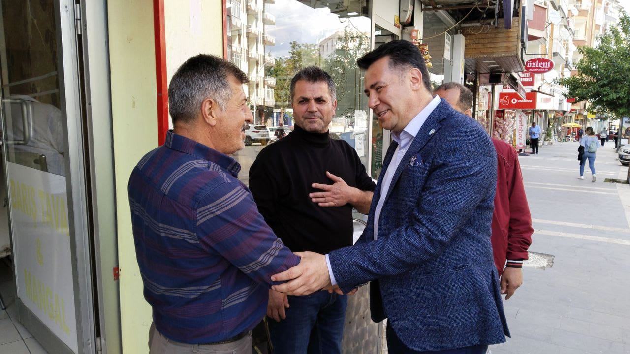 Göçmez, "AK Parti İl Binasının Dekorasyonunu mu Yapıyorsunuz?”