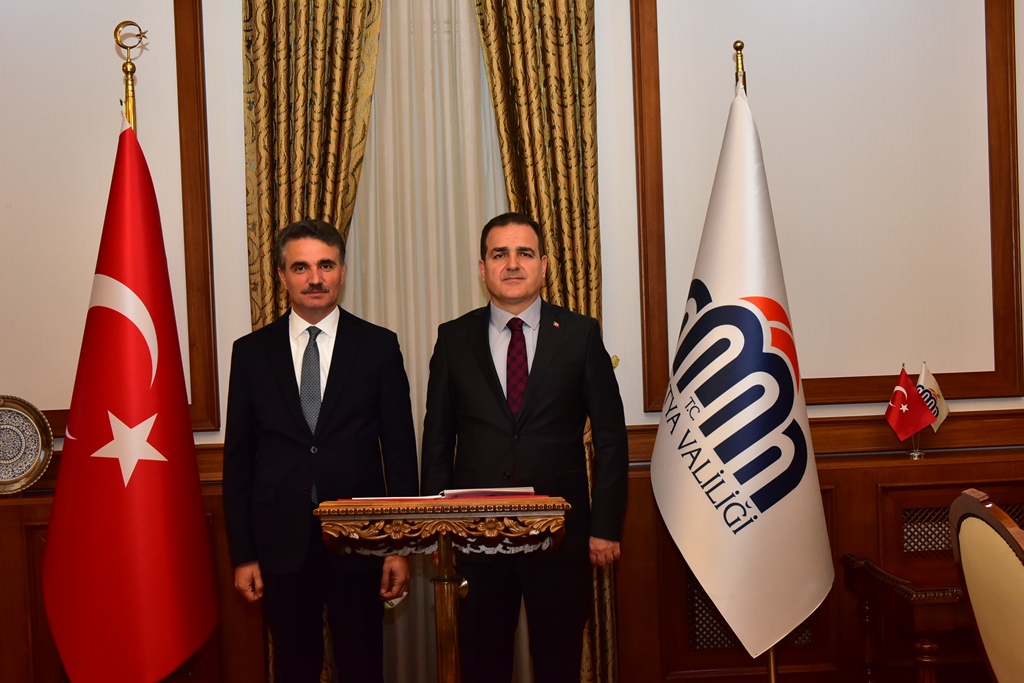 Hakkari Valisi Akbıyık Vali Baruş’u Makamında Ziyaret Etti