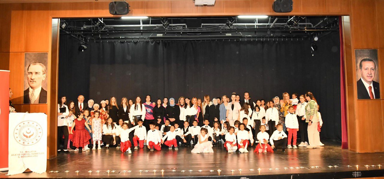 Hanife Yazıcı 23 Nisan Ulusal Egemenlik Ve Çocuk Bayramı Gösterisine Katıldı