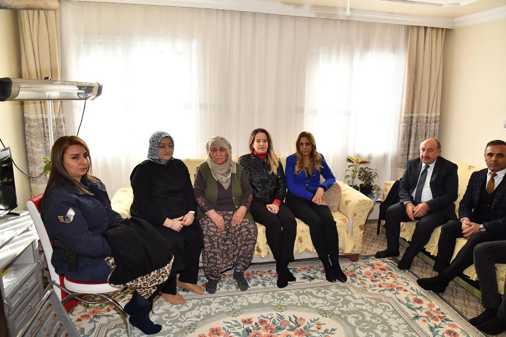 Hanife Yazıcı'dan Şehit Ailelerine Ziyaret