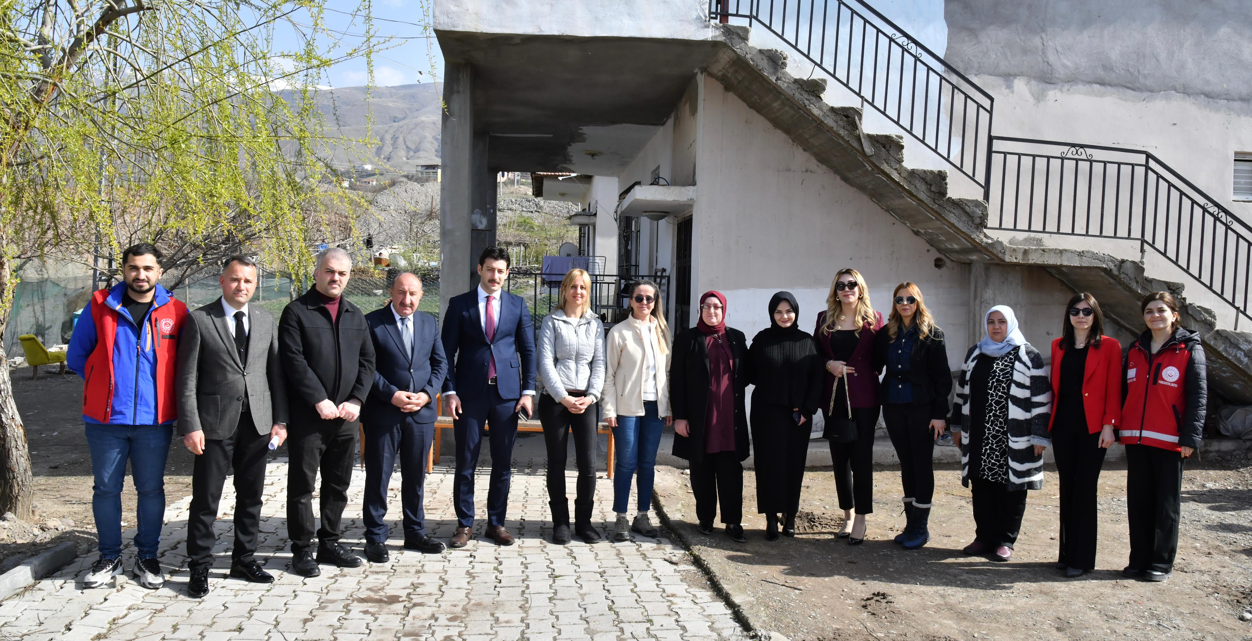 Hanife Yazıcı'dan Şehit Ailesine Ziyaret
