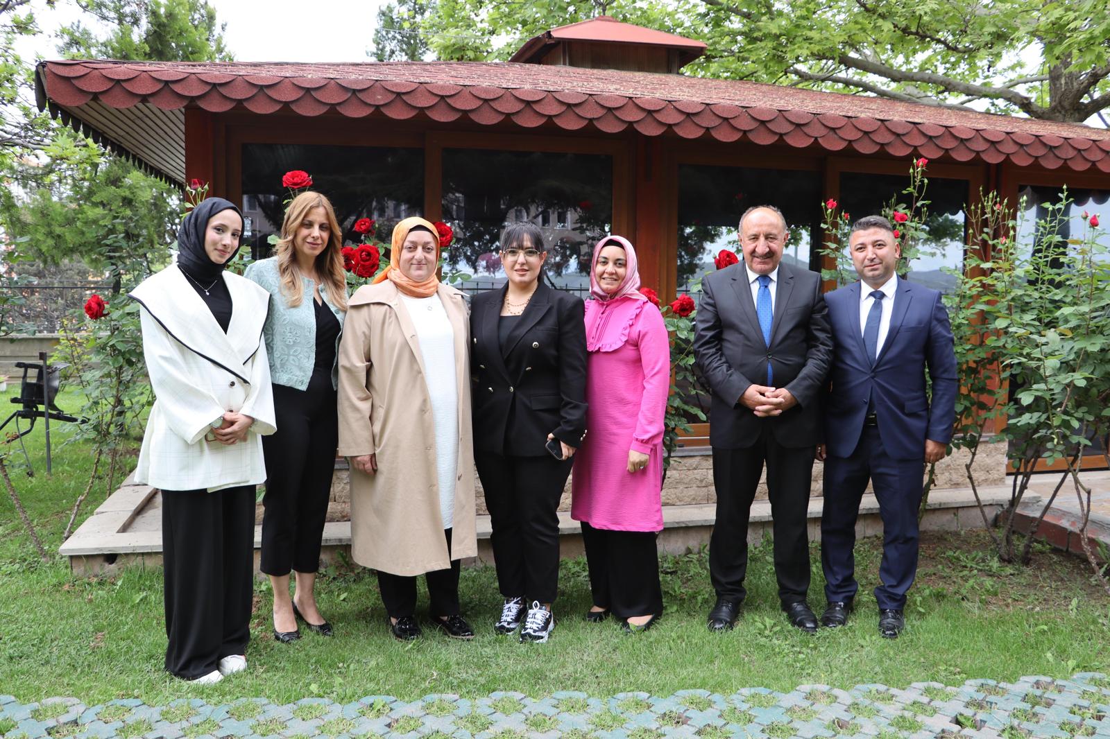 Hanife Yazıcı'dan Şehit Kızına Ziyaret