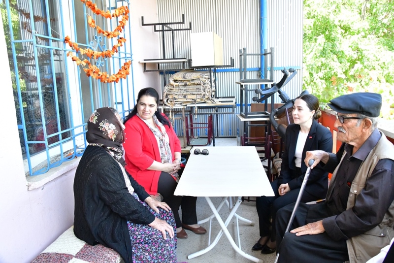 Hanımefendi Selda Yavuz Arguvan İlçesinde Aile Ziyaretlerine Devam Etti