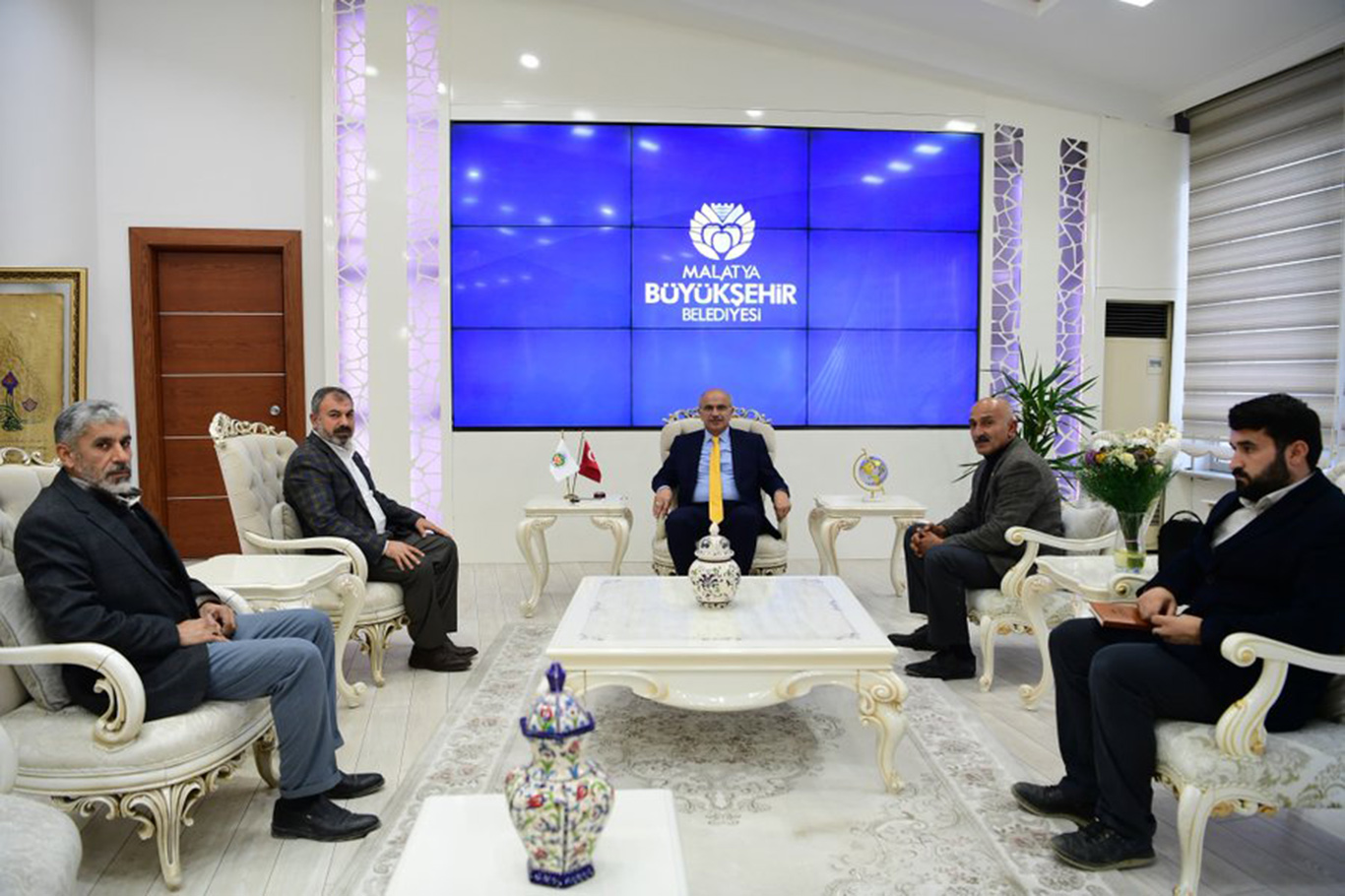 HÜDA PAR Malatya İl Başkanı Behcet Sevgili, Malatya Büyükşehir Belediye Başkanı Sami Er'i ziyaret