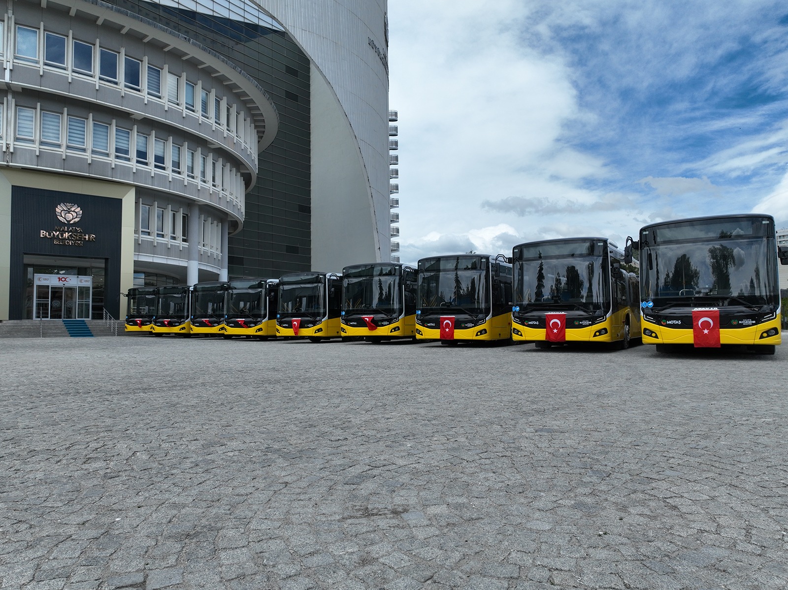 MALATYA BÜYÜKŞEHİR BELEDİYESİ 12 ADET OTOBÜS İLE ARAÇ FİLOSUNU YENİLİYOR
