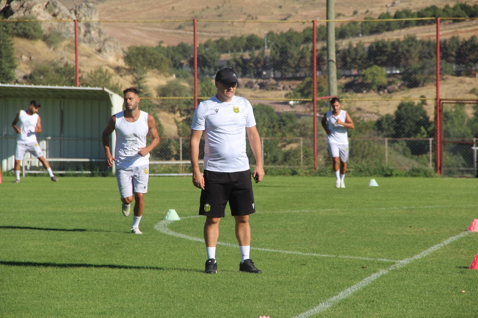 İrfan Buz: “Adem Büyük, milli takımda olması gereken bir futbolcu”