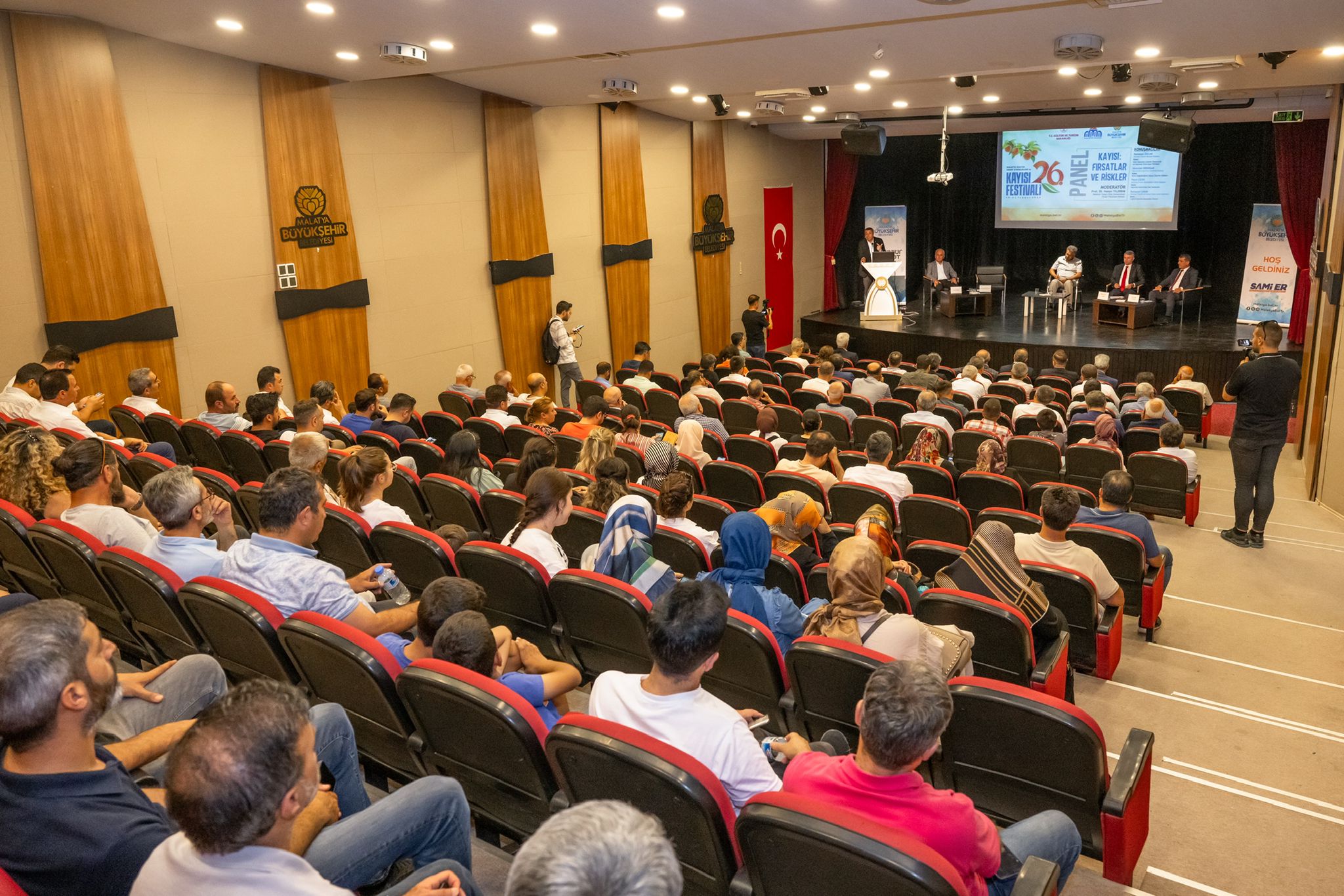 "Kayısı: Fırsatlar ve Riskler" Paneli Düzenlendi