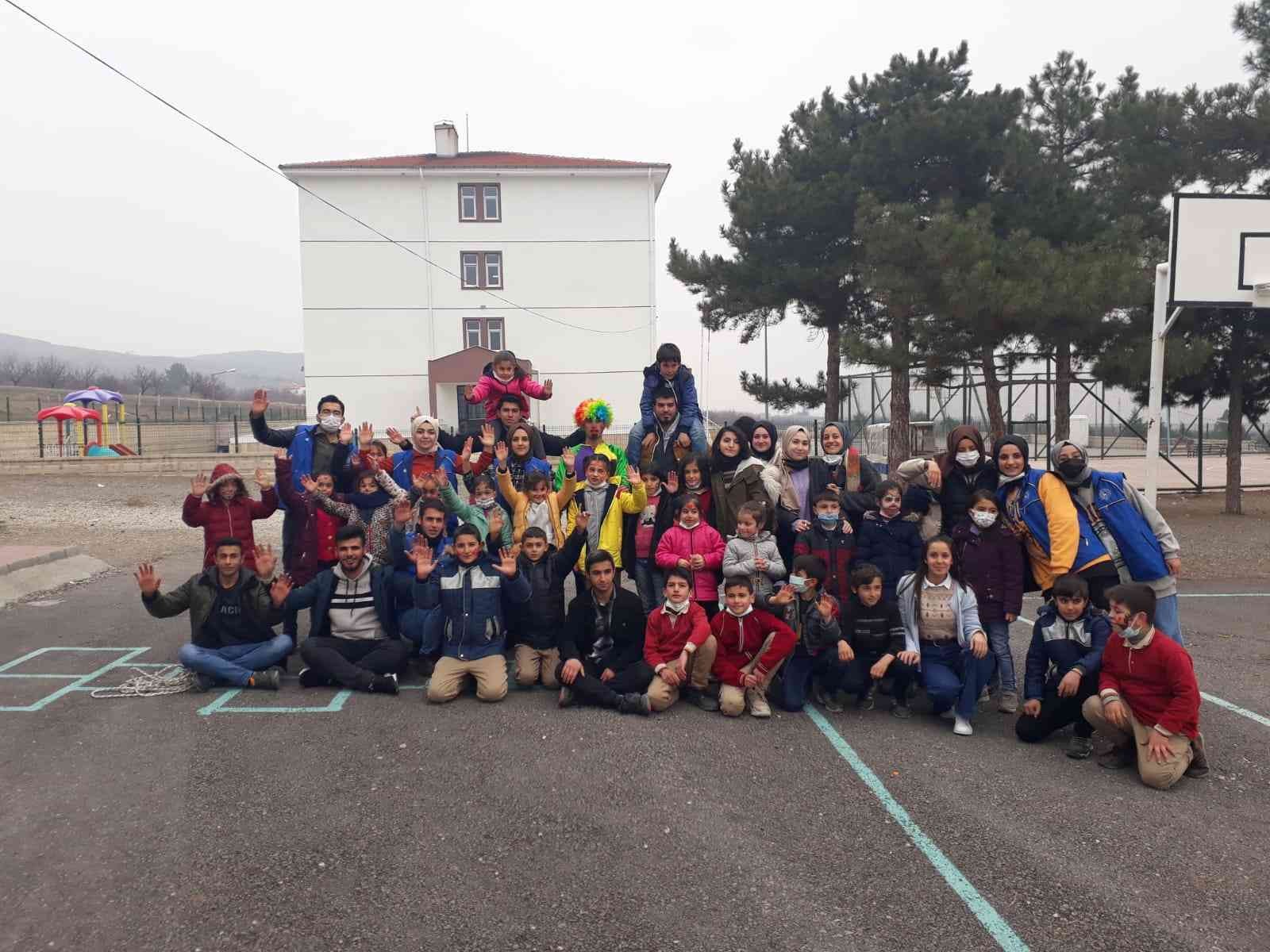 Kırsal mahalledeki öğrencilere sosyal etkinlik