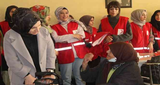 Kızılay Ekipleri Yaşlıları Yalnız Bırakmadı