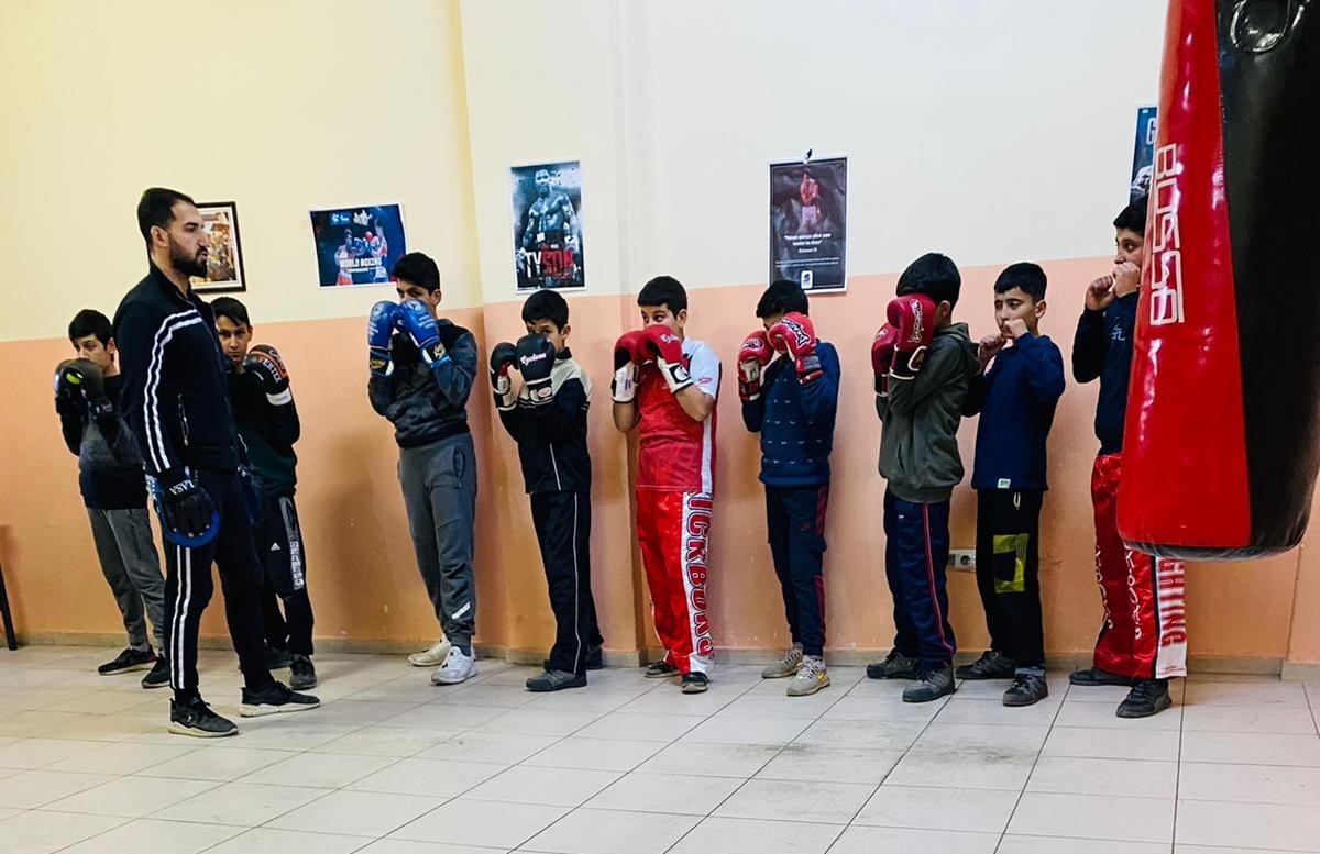 Köy okullarında öğrencilere ücretsiz boks eğitimi