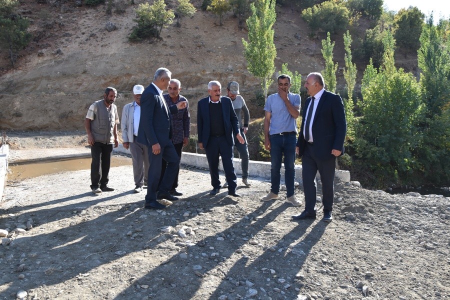 Küçüklü Mahallesi'nde Köprü Yapımı Devam Ediyor