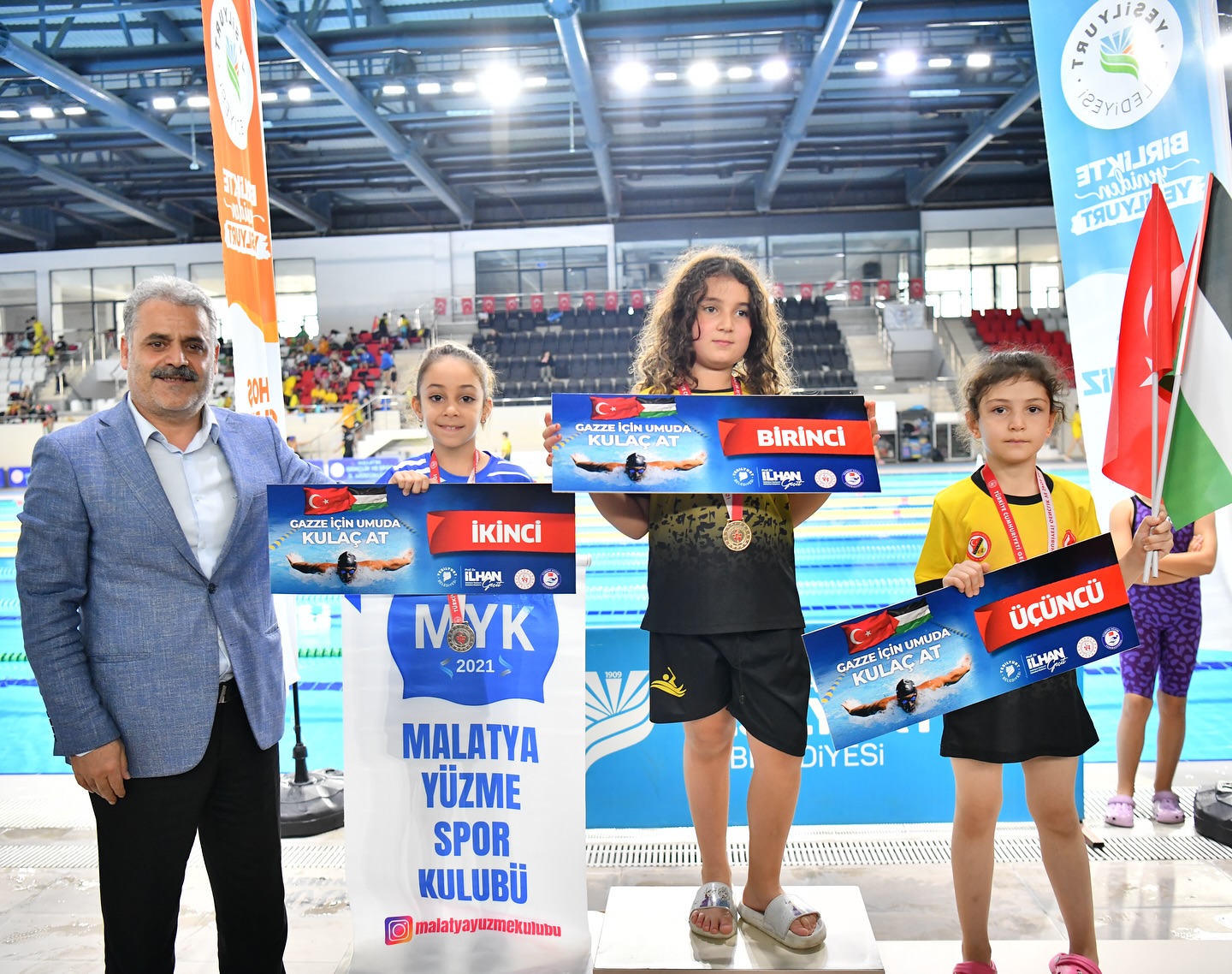 Kulaçlar Gazze İçin Atıldı! Sporculardan Duygusal Destek