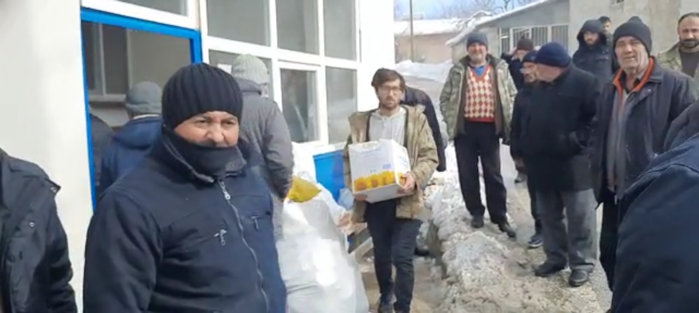 Kuluncak Halkı Depremzedeleri Unutmadı