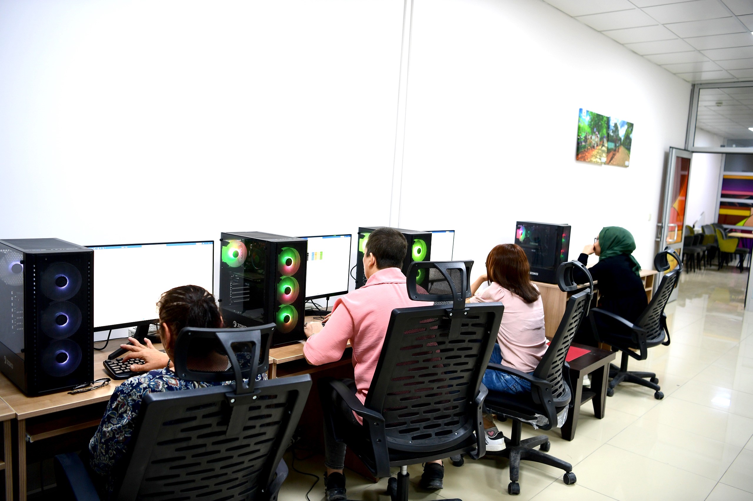 ‘KURSLARIMIZ BAŞARILI BİR ŞEKİLDE DEVAM EDİYOR’