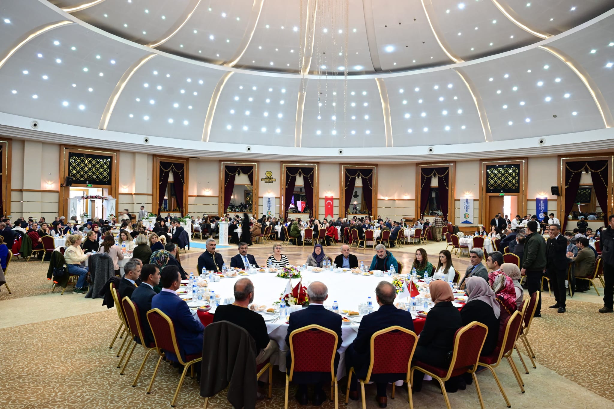 Malatya Büyükşehir Belediyesi 24 Kasım Öğretmenler Günü Programı Düzenledi