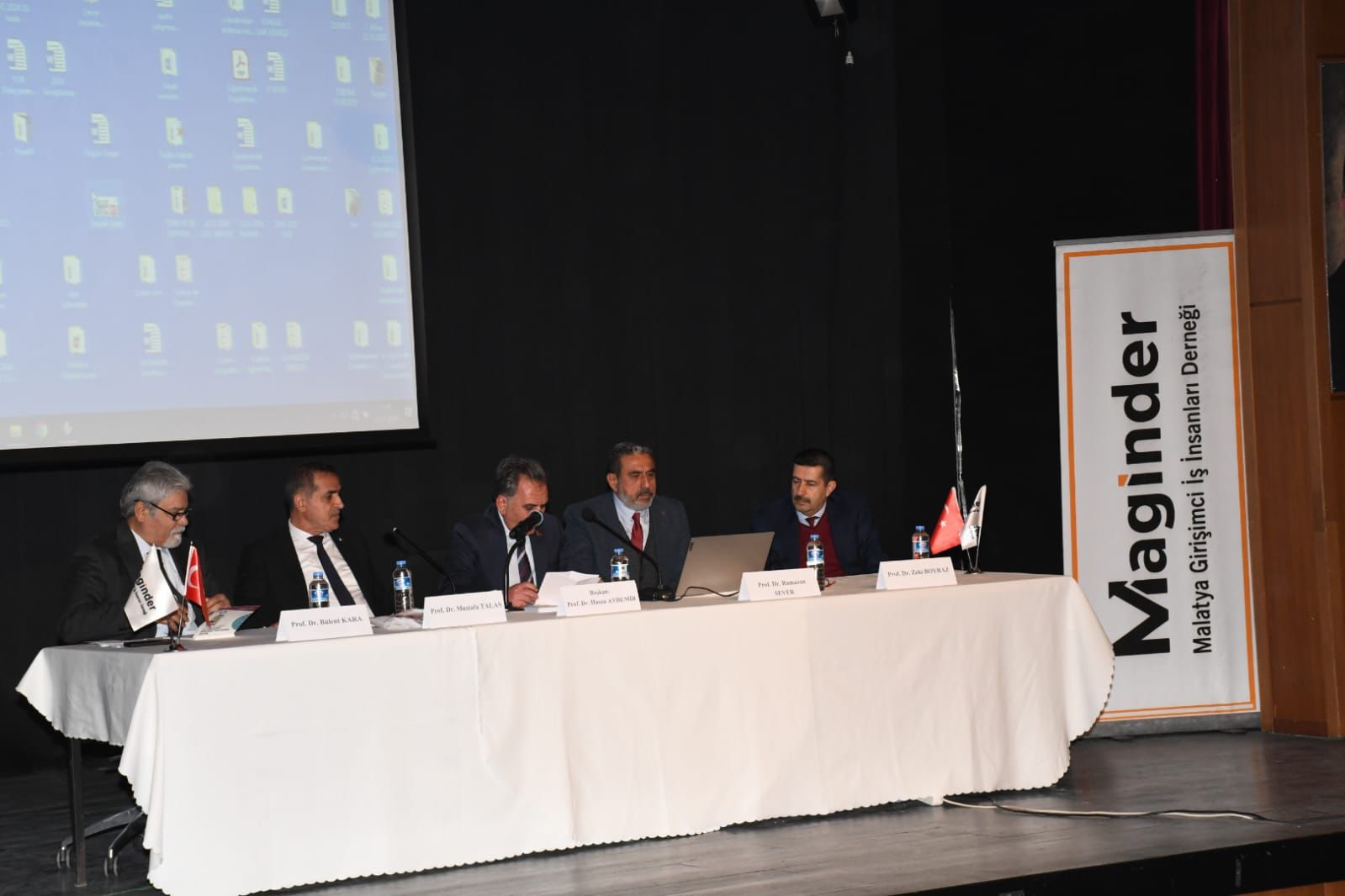 Malatya'da ' 6 Şubat depremi sonrası Malatya'nın demografik ve psikososyal yapısı' konulu panel düzenlendi.