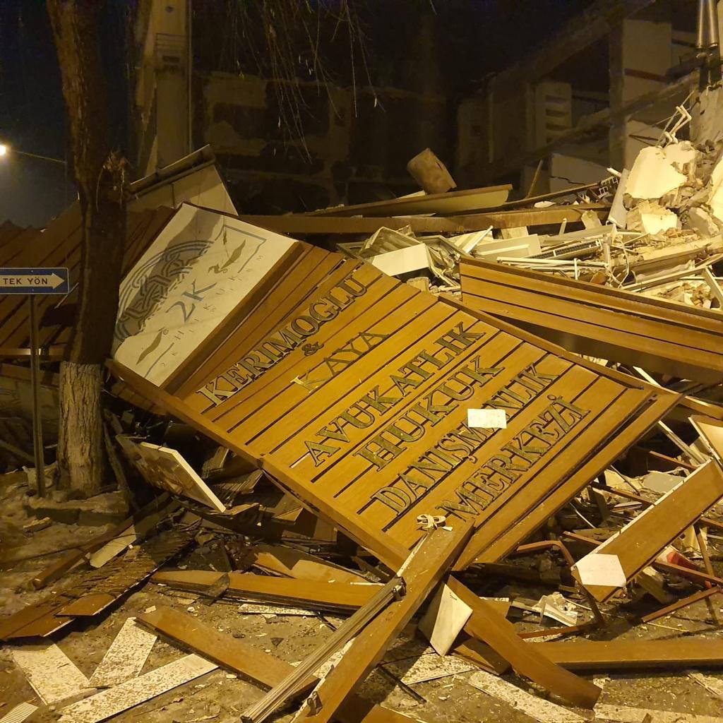 Malatya'da Avukatlar da Enkaz Altında Kaldı