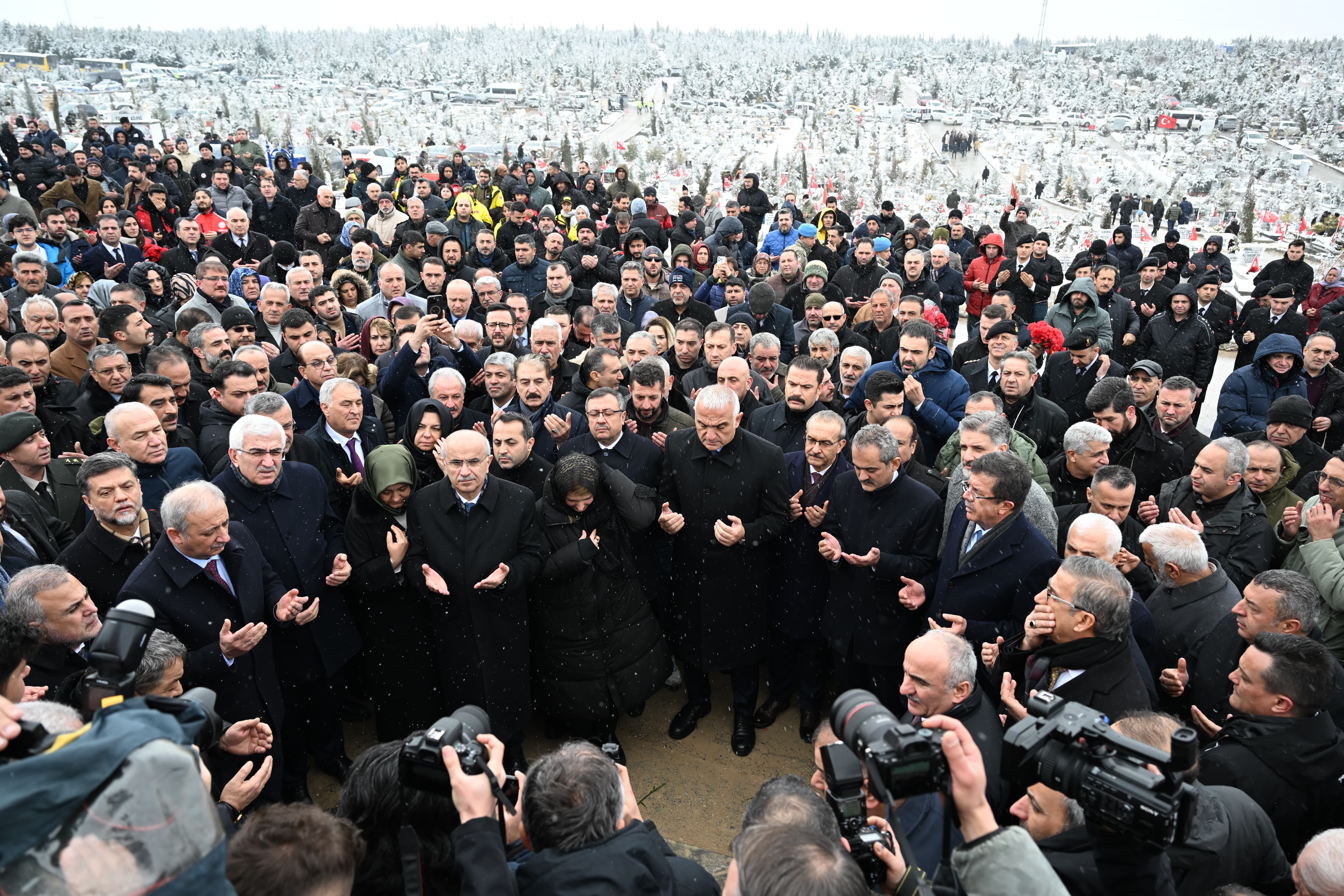 MALATYA’DA DEPREM ŞEHİTLERİ DUALARLA ANILDI