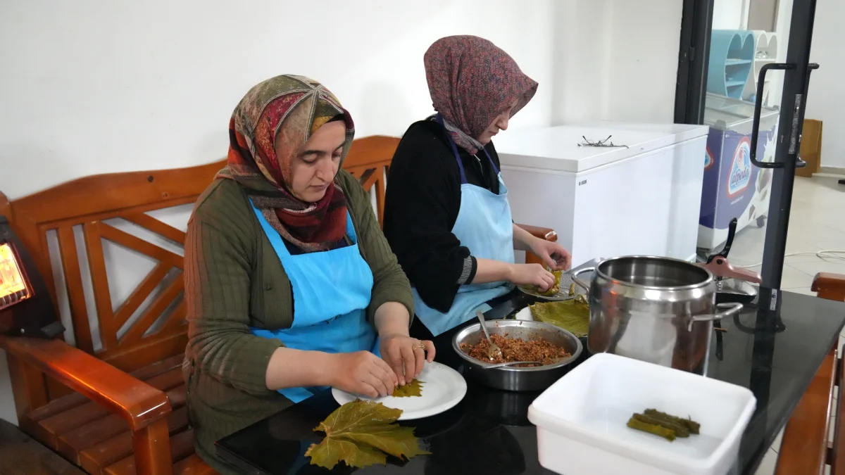 Malatya’da kadın kooperatifinde bayram tatlısı mesaisi