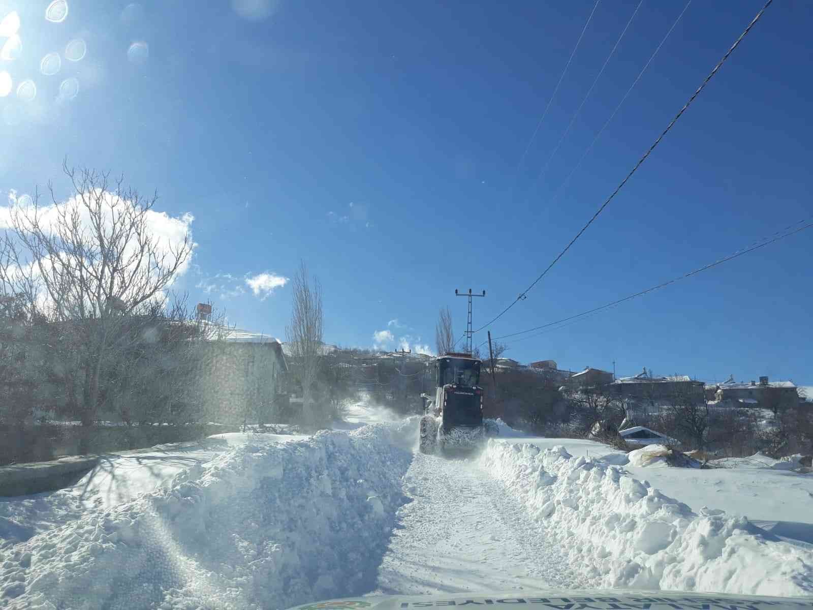 Malatya’da kar mesaisi devam ediyor