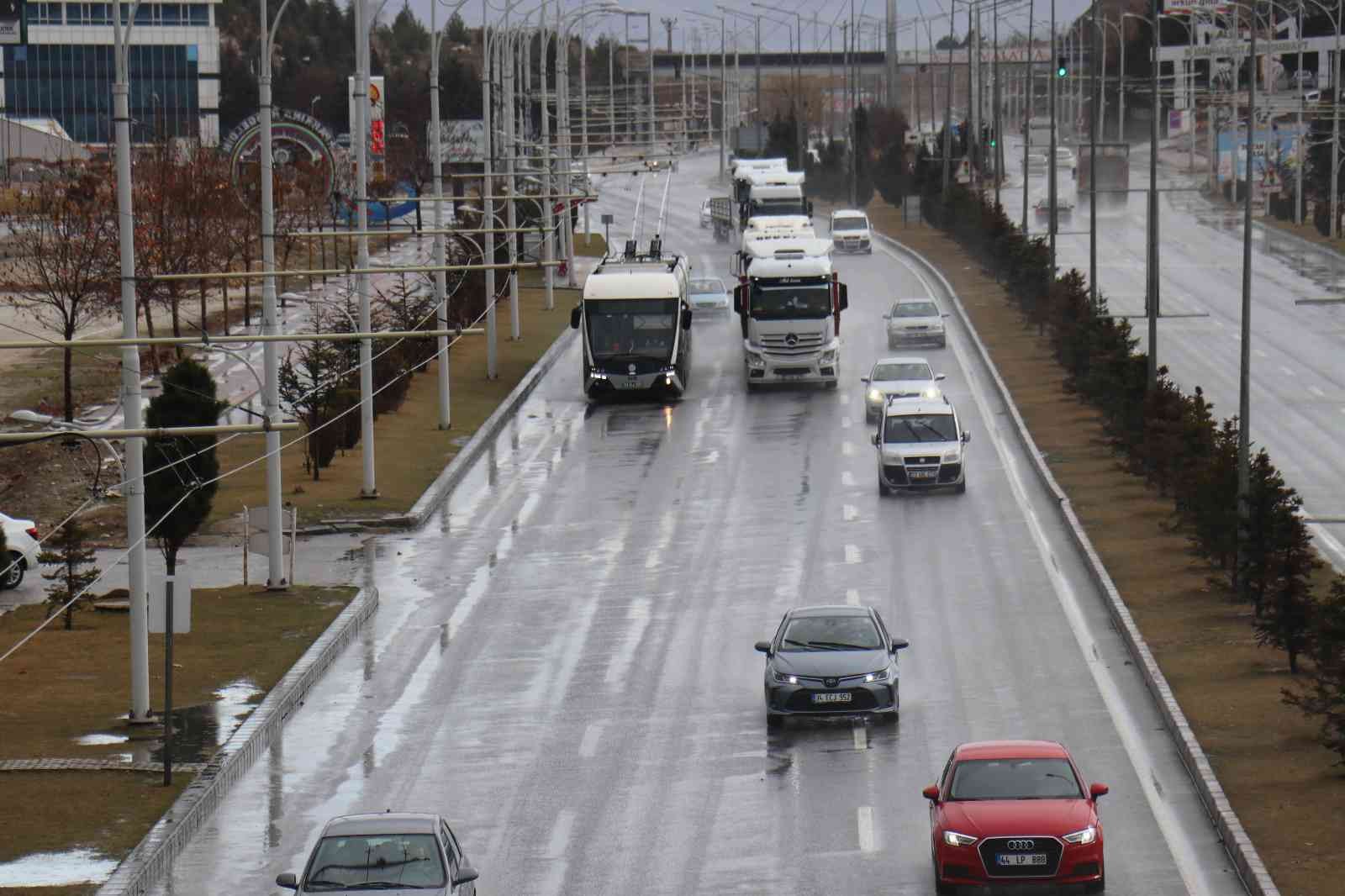 Malatya’da sağanak yağış etkili oluyor