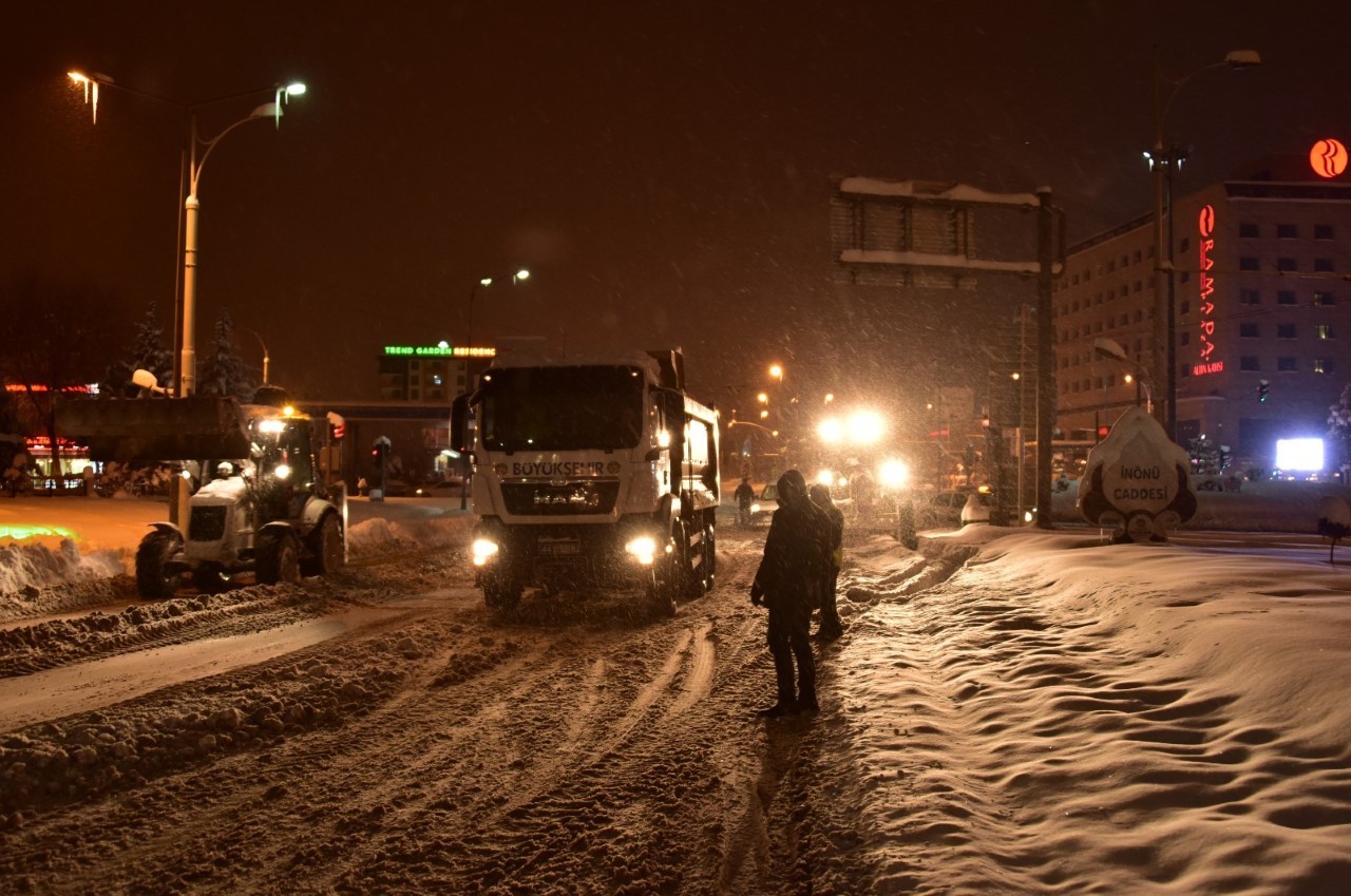 Malatya’da yoğun kar mesaisi