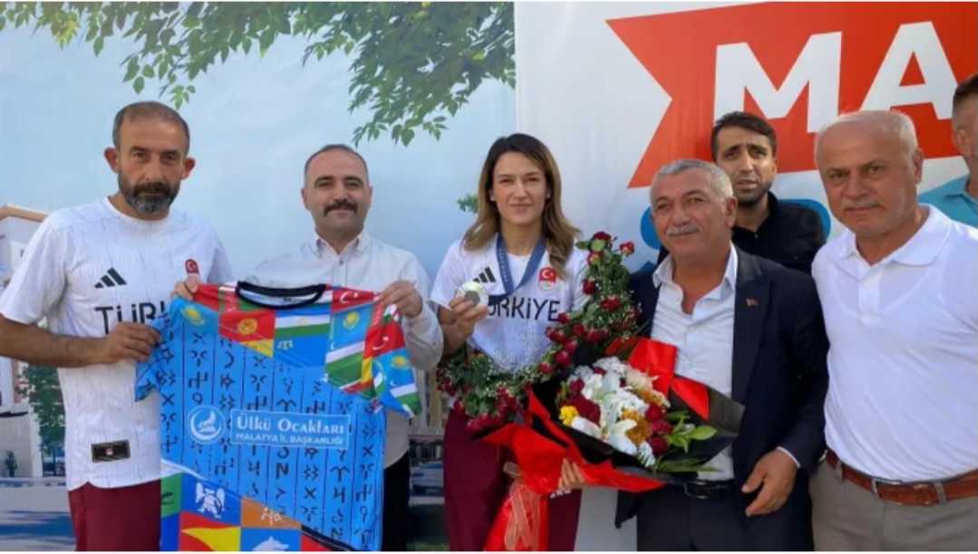 Malatya'lı Milli Boksör Hatice Akbaş'a Anlamlı Karşılama