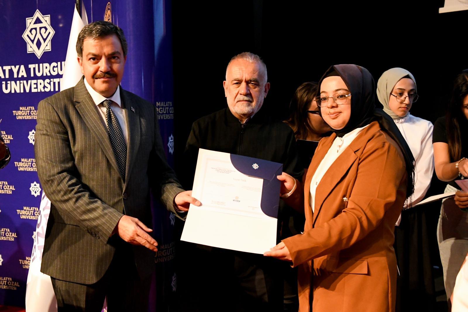 Mimsan'ın Katkılarıyla Düzenlenen Kariyer Okulu Sertifikaları Sahiplerine Verildi