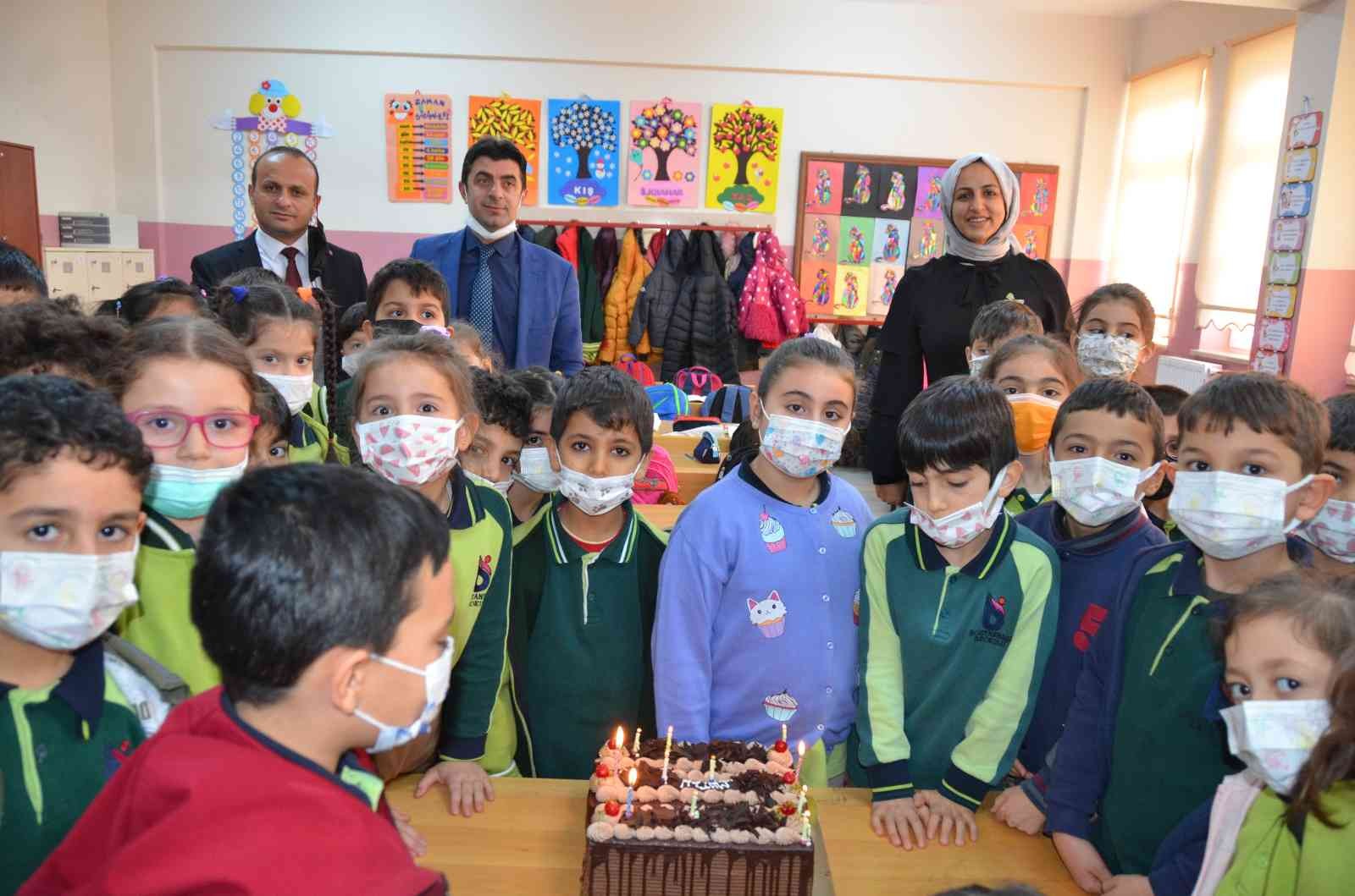 Minik öğrencilerden anlamlı davranış