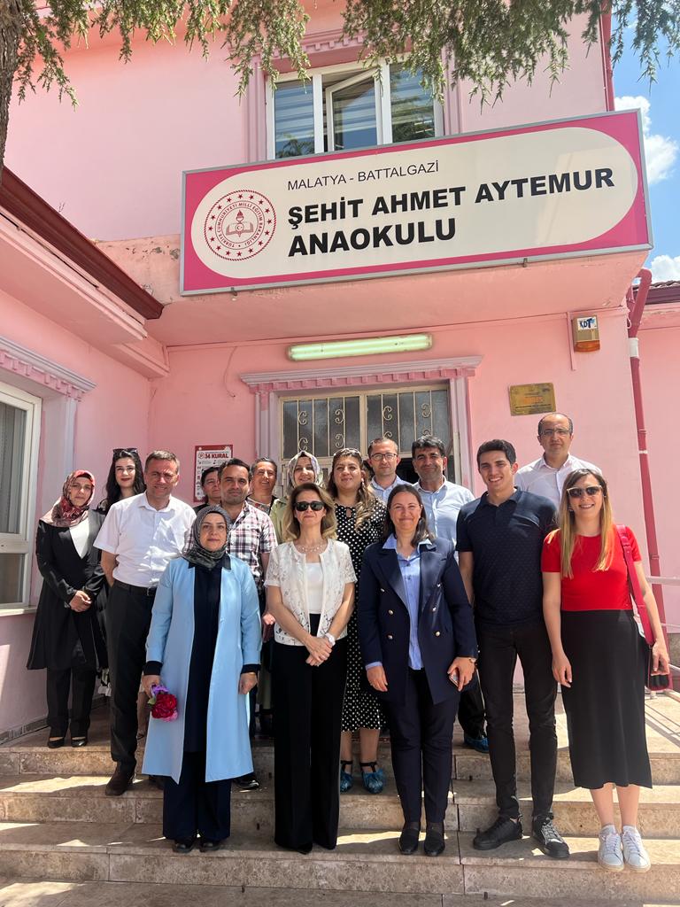 Minik Öğrencilerin Mezuniyet Heyecanı